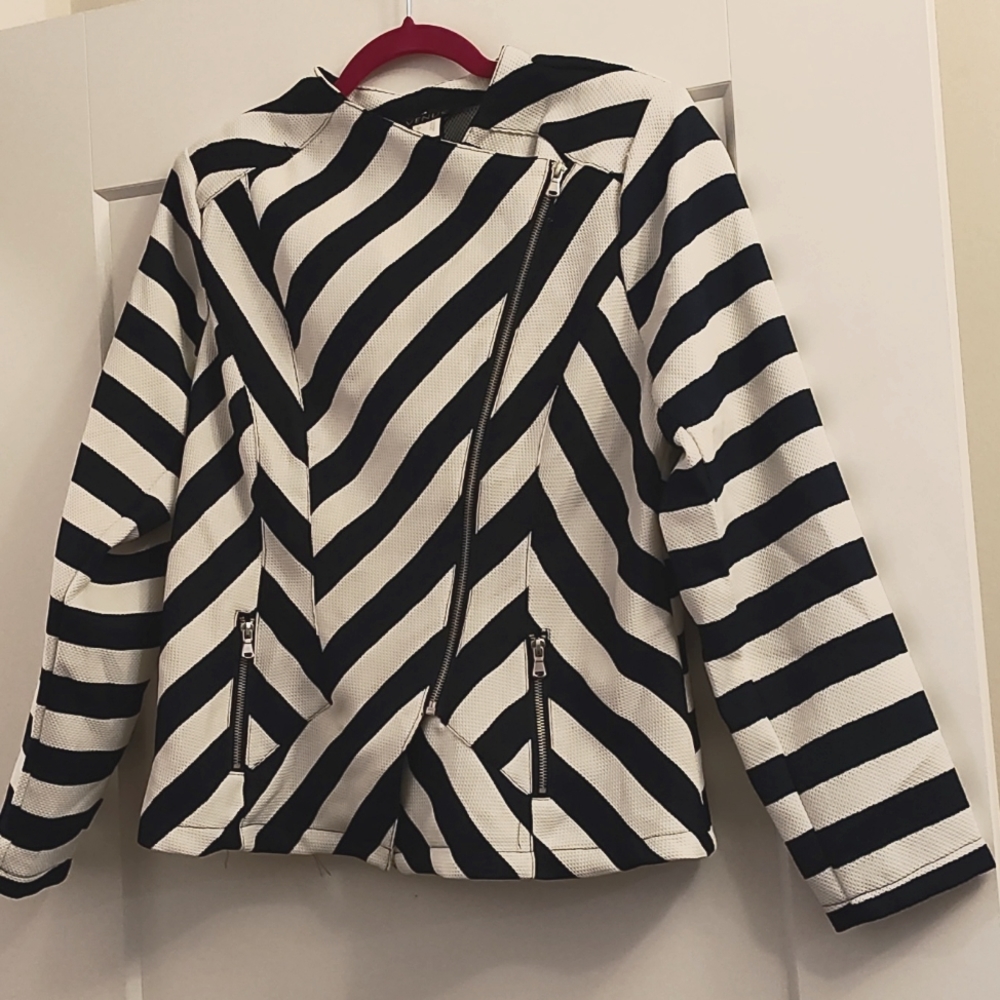 VENUS Black and White Striped Blazer
